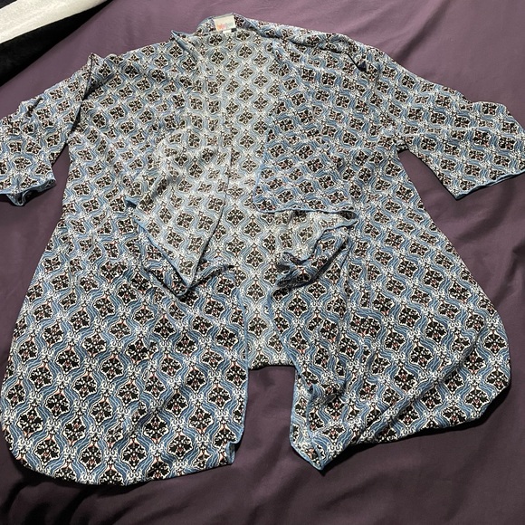 LuLaRoe Blue Pattern Shirley Kimono size Medium - Picture 3 of 5